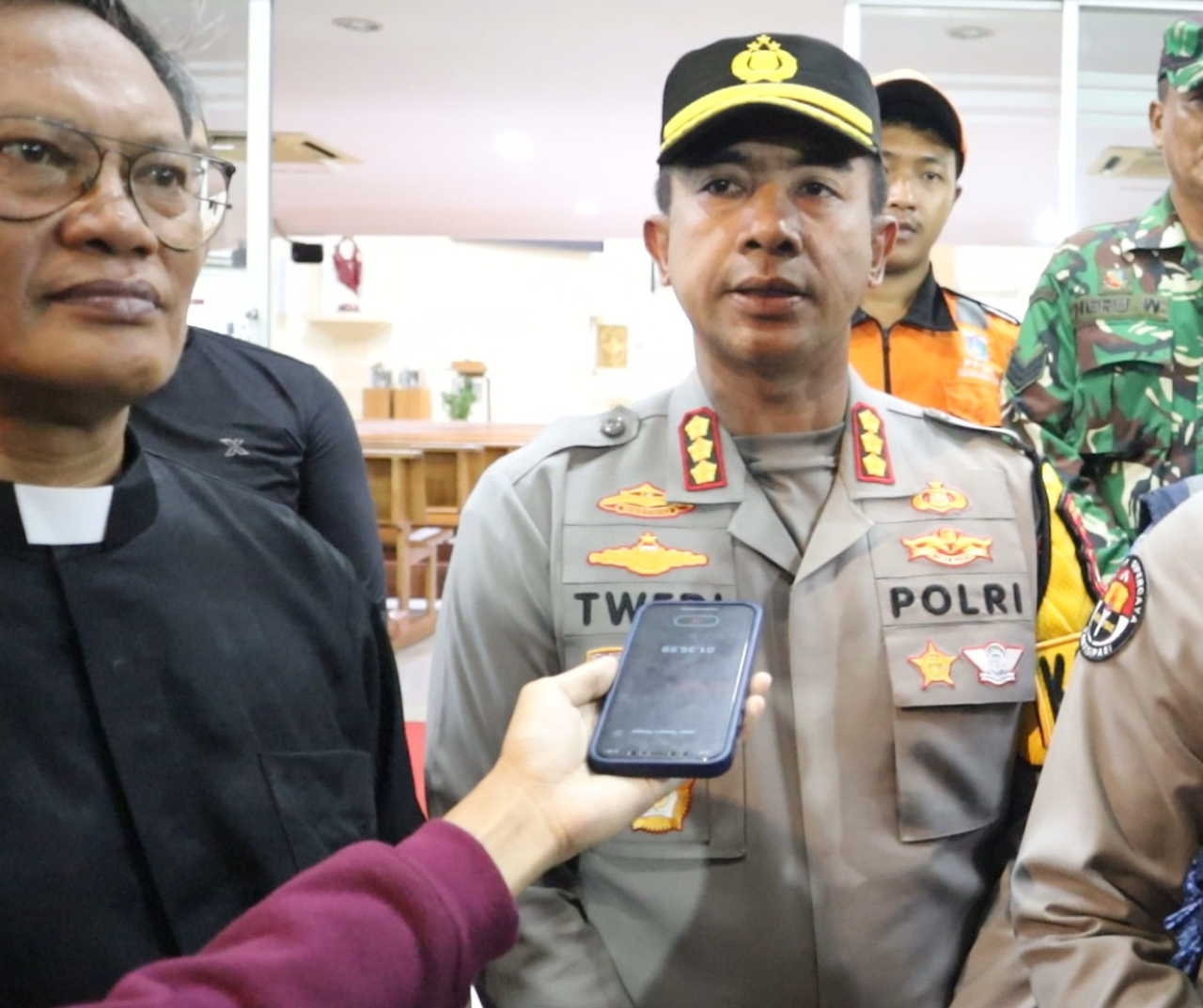 Empati Nasional, Polres Jakbar Ajak Masyarakat Isi Malam Tahun Baru 2026 dengan Ibadah dan Kegiatan Positif