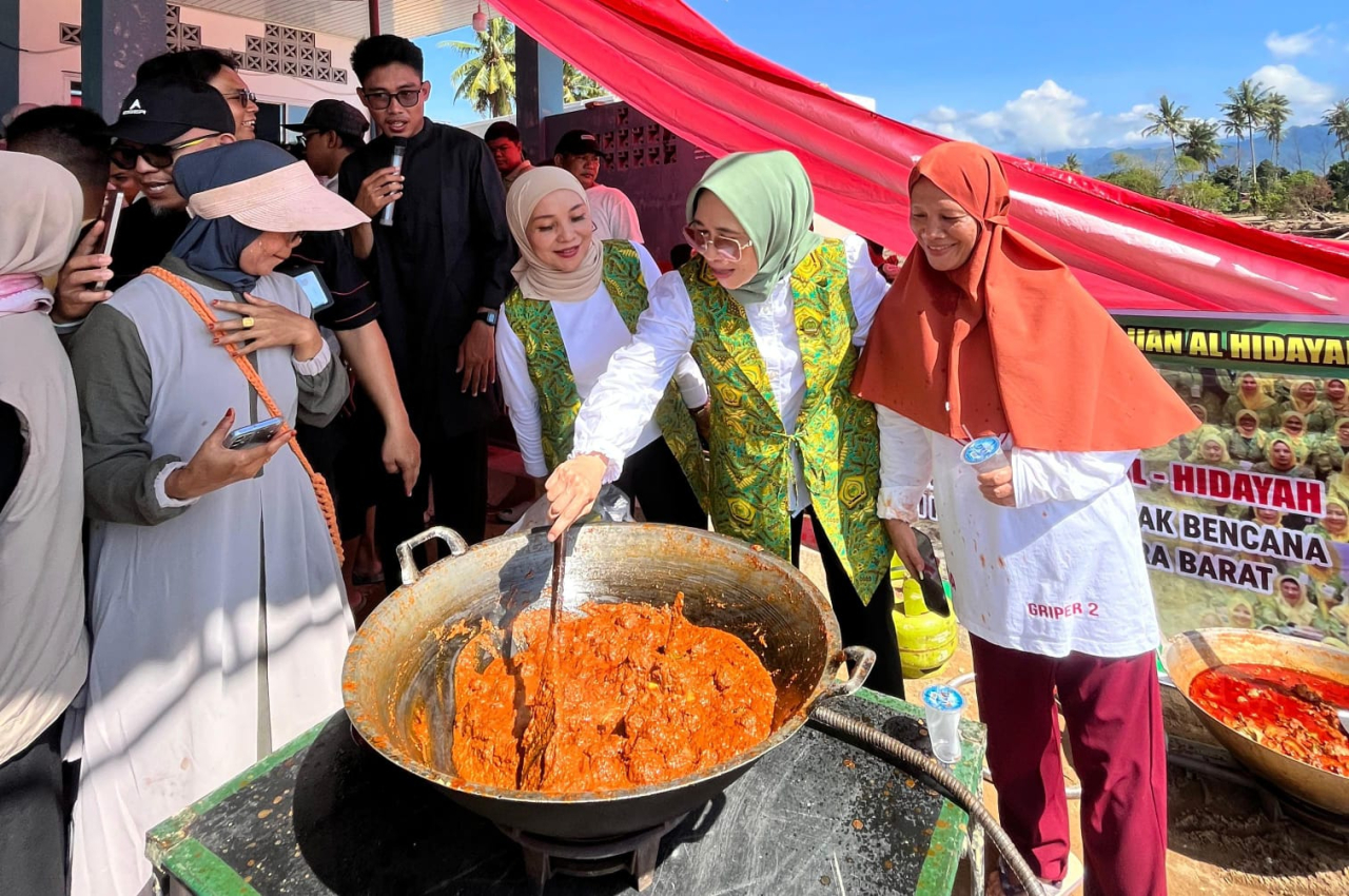 Merandang di Posko, Cara Al-Hidayah Pulihkan Semangat Korban Bencana