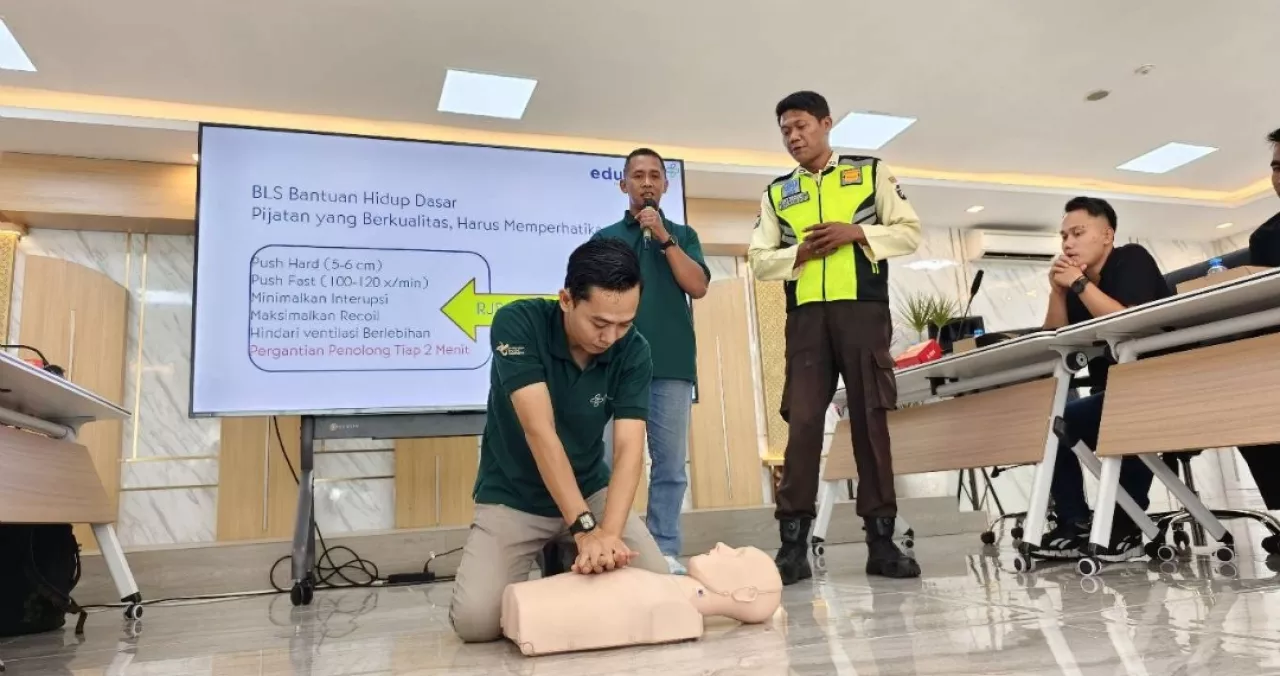 Pelindo Terminal Petikemas Selenggarakan Pelatihan Basic Life Support di Terminal Petikemas Surabaya