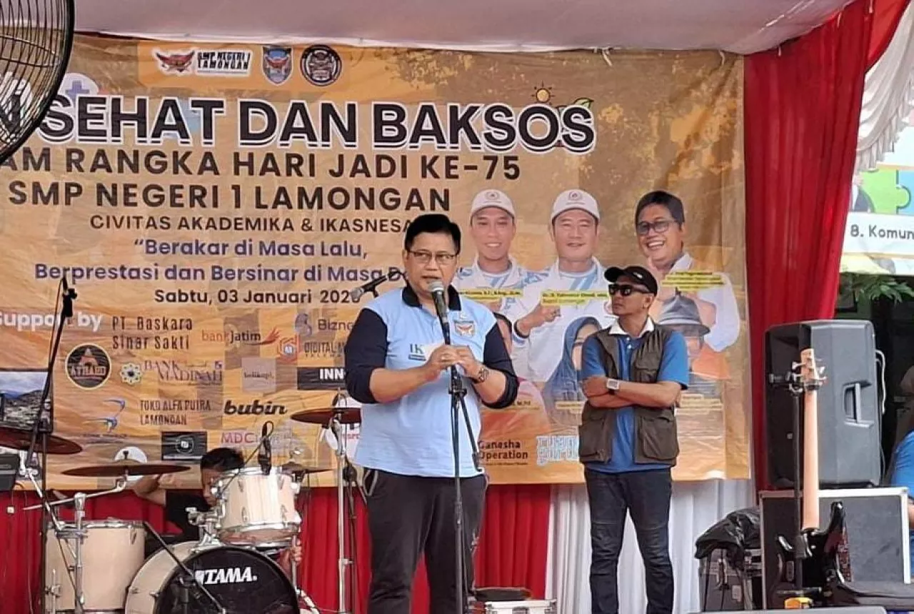 Hadir di Dies Natalis ke-75 SMPN 1 Lamongan, Viva Yoga Tekankan Pendidikan Karakter