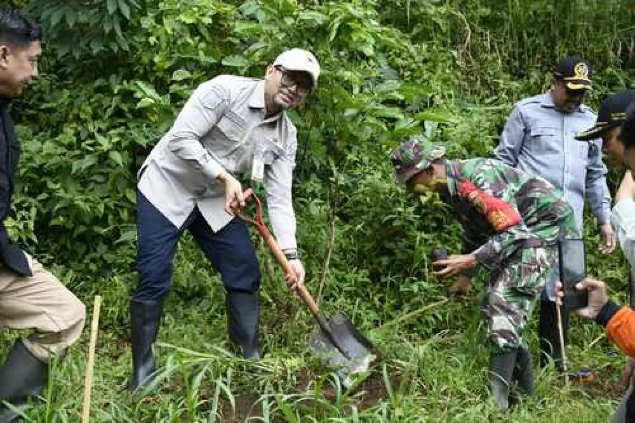 Dari Bantaran Sungai Gunungsari, Bondowoso Menanam Harapan Hadapi Bencana