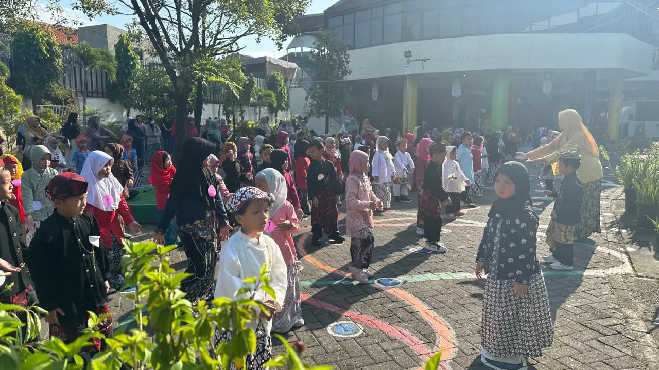 Peringati Harjasda ke-167, KB-TK Al Muslim Tanamkan Cinta Daerah Lewat Perayaan Bangga Sidoarjo