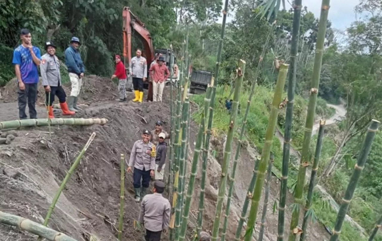 Polres Aceh Tengah Peduli Bencana, Tangani Pasca Banjir Bandang dan Tanah Longsor