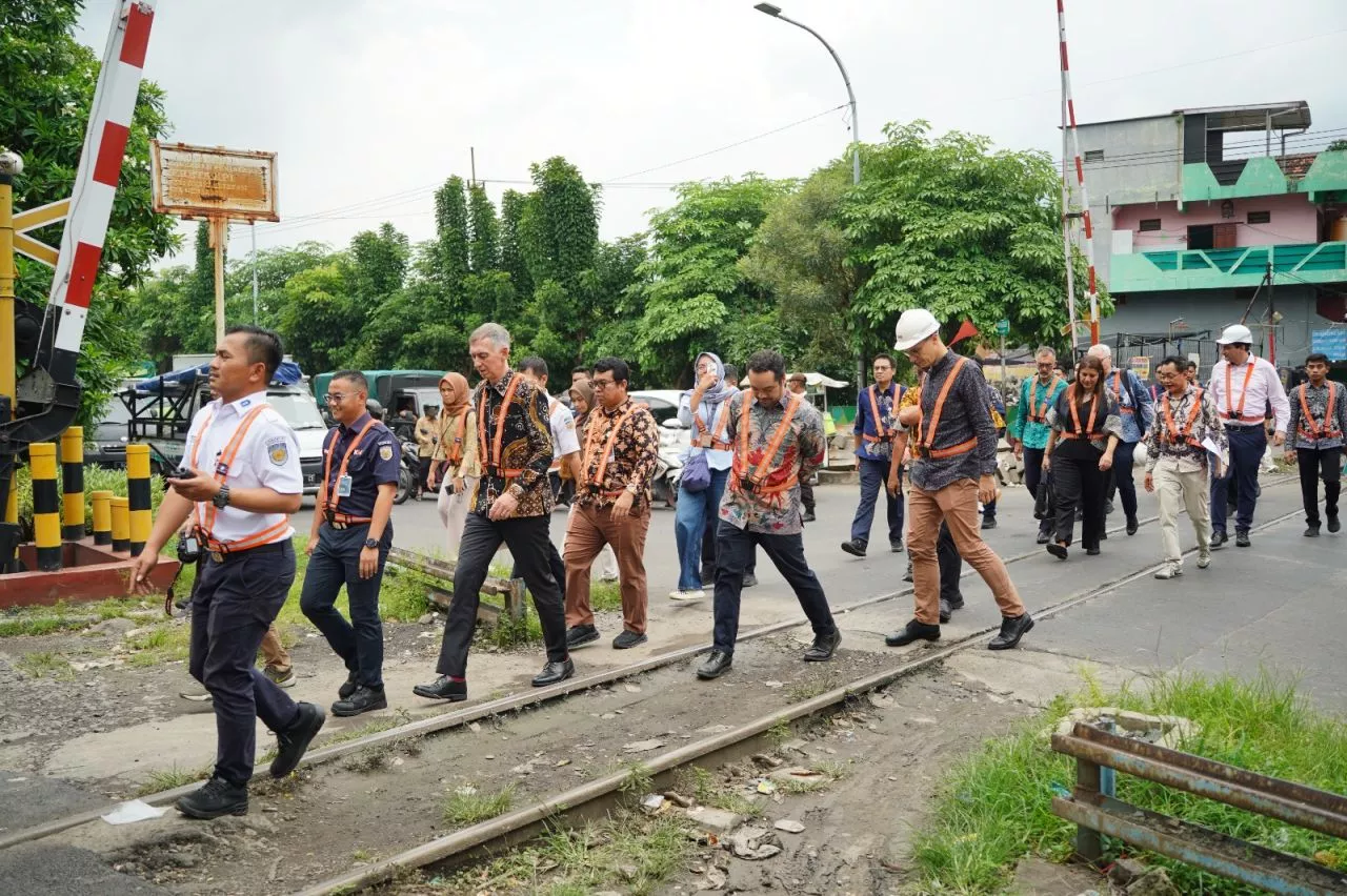 Uni Eropa–Jerman Pantau Progres Jalur Kereta Regional Surabaya