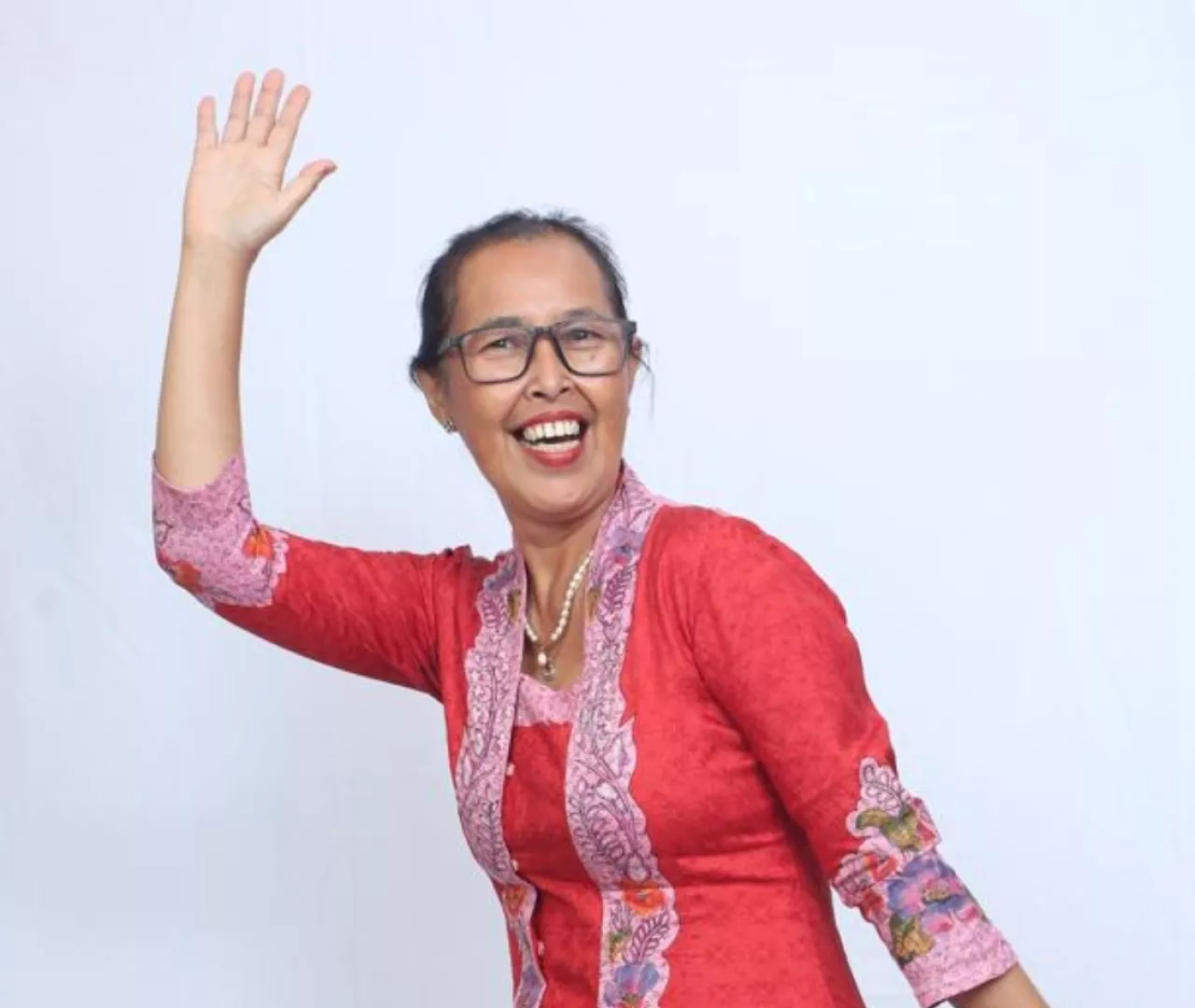 Menuju Puncak HPN 2026 : Rahmi Hidayati Mencintai Indonesia dengan Berkebaya