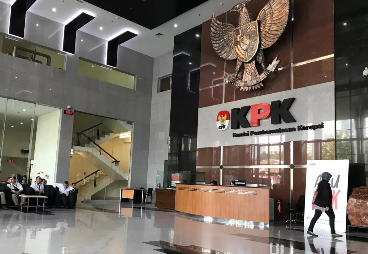 KPK OTT Pegawai Pajak dan Bea Cukai, Kepala KPP Banjarmasin Diamankan, mantan direktur Bea Cukai juga diamankan.