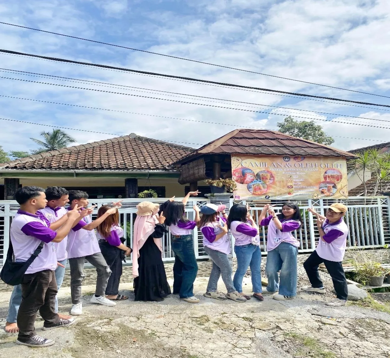 Mahasiswa UNITRI Dorong Digitalisasi UMKM Talas Alam