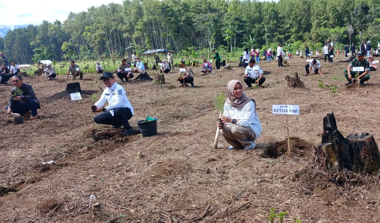 HPN 2026, Pemkab Bondowoso Dukung Gerakan Sedekah Oksigen, Sekda: Tanam Pohon Investasi Masa Depan