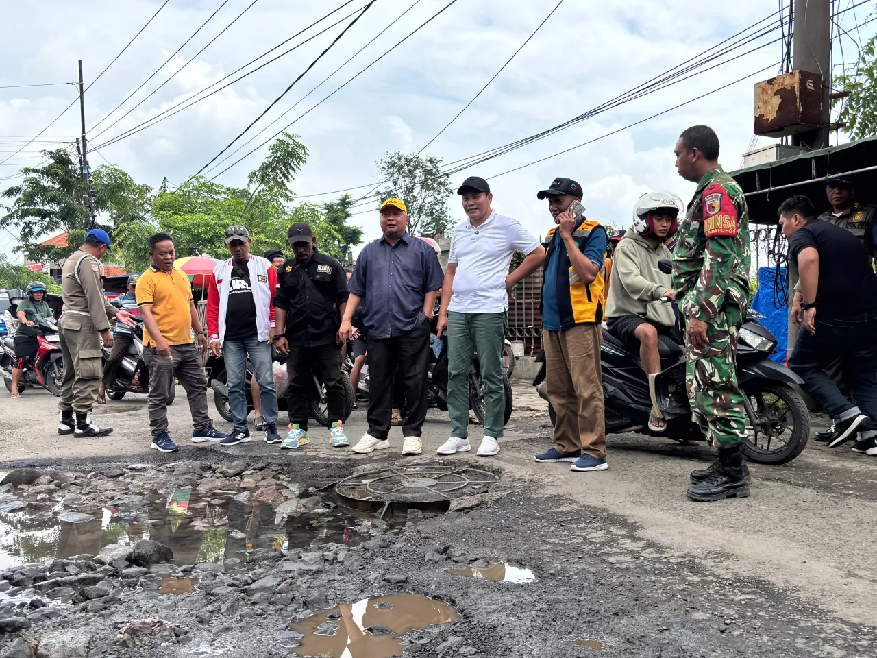 Bupati Sidoarjo Larang Tambal Sulam, Jalan Rusak Jalur Berat Wajib Overlay