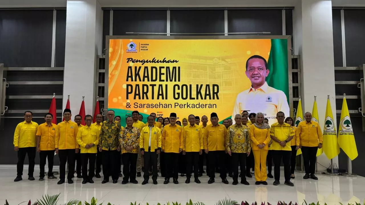 Bahlil Lahadalia Soroti Distorsi Kader, Kukuhkan Pengurus Akademi Partai Golkar