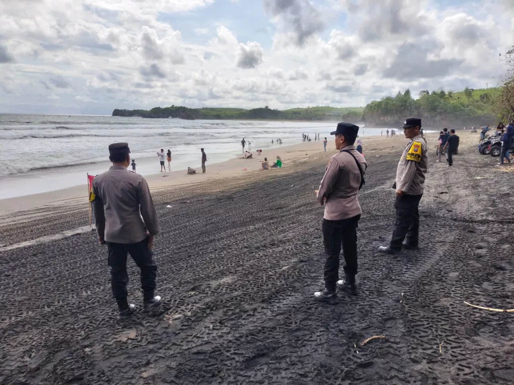 Polres Blitar Tingkatkan Pengamanan Pantai Serang Antisipasi Lonjakan Wisatawan Lebaran 2026