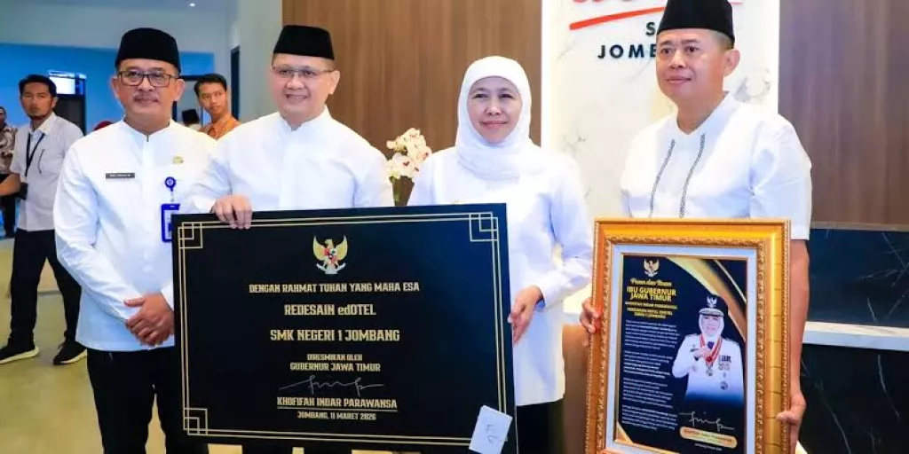 Khofifah Kagumi edOTEL SMKN 1 Jombang, Dorong Sekolah Segera Berstatus BLUD