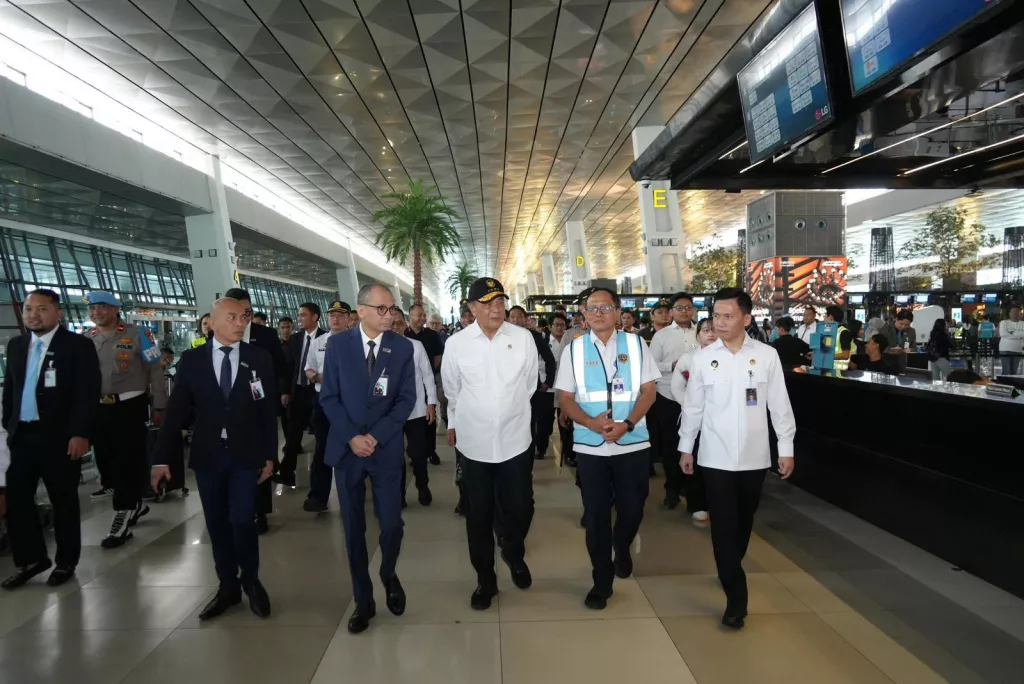 Pastikan Kesiapan Layanan Mudik Lebaran, Menko Polkam Tinjau Pelabuhan dan Bandara