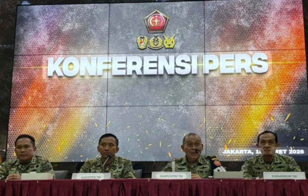 Danpuspom TNI saat jumpa pers, Rabu (18/03/2026). (Foto Kumparan.com/diolah)
