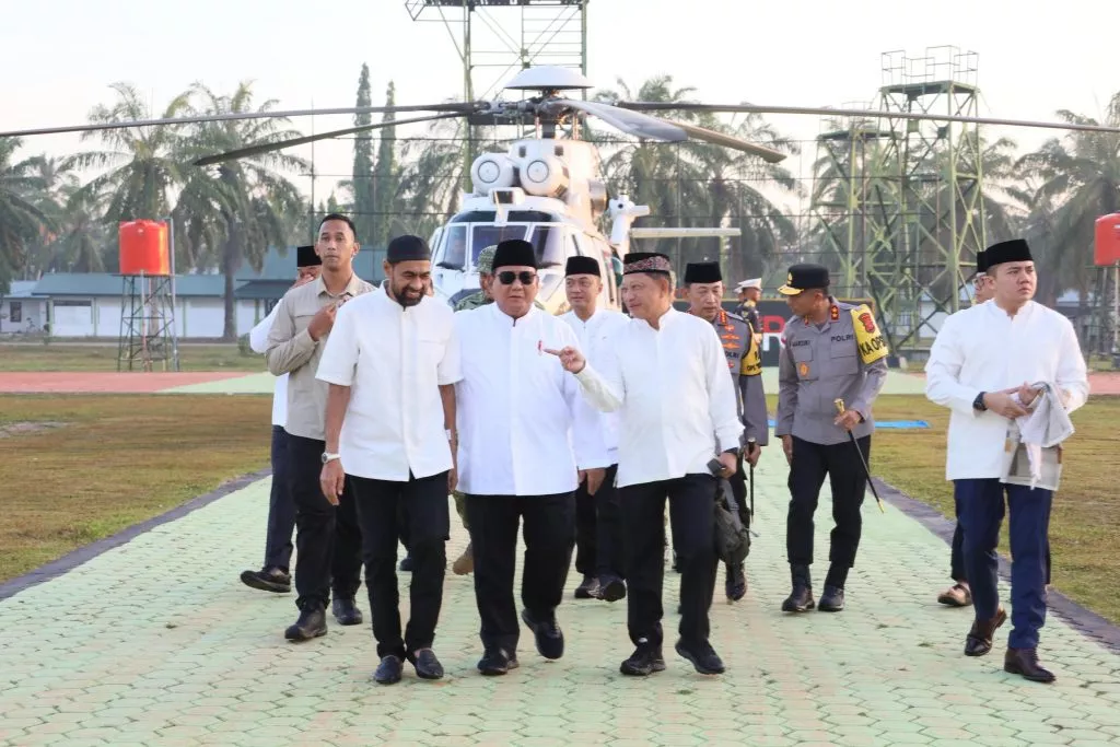 Prabowo Salat Id di Aceh Tamiang, Tinjau Huntara dan Sapa Warga Terdampak Bencana