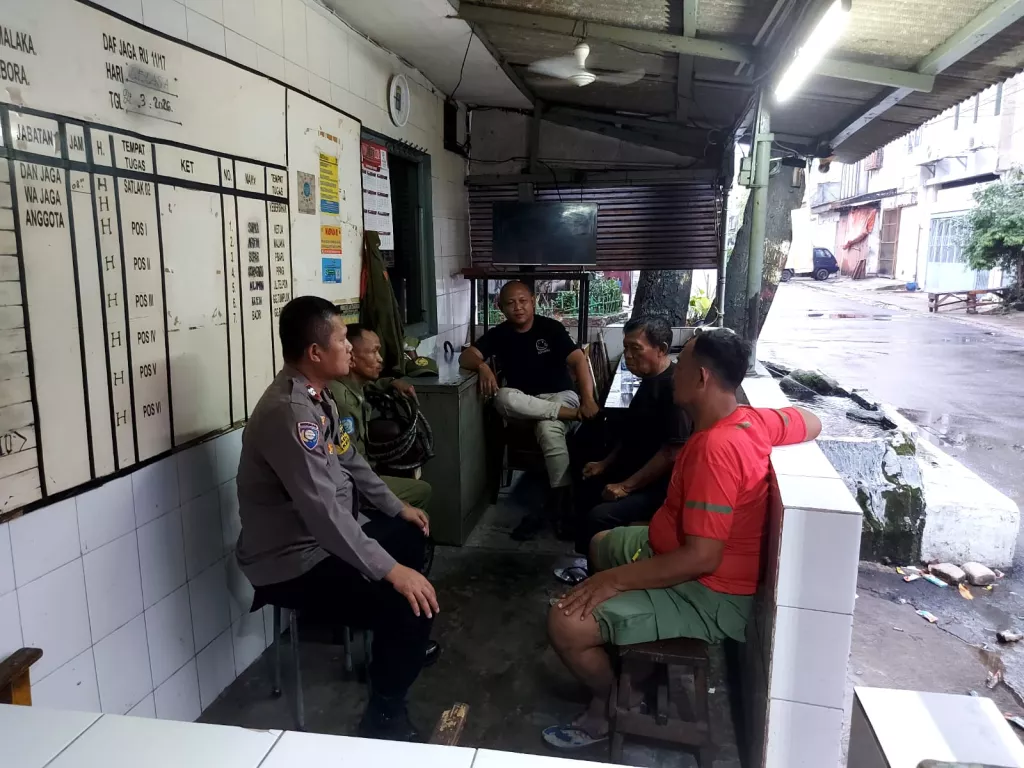 Jaga Kampung Tetap Aman, Polisi Sambangi Pos Kamling dan Beri Imbauan Kamtibmas
