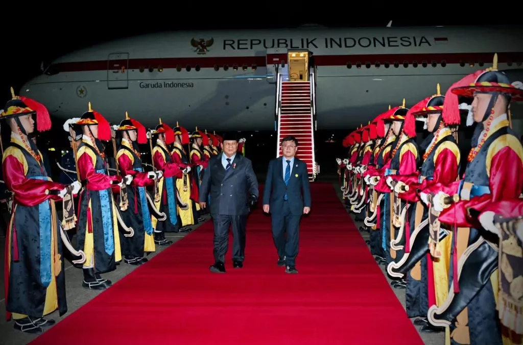 Presiden Prabowo Tiba di Seoul, Disambut Hangat dan Penuh Kebanggaan oleh Diaspora Indonesia