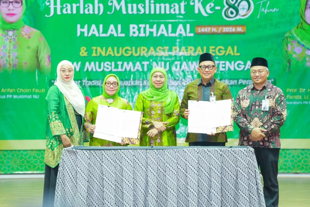 Khofifah Kukuhkan 400 Paralegal MNU Jateng, Gaungkan Semangat Kuatkan Perlindungan Hukum Bagi Perempuan dan Anak