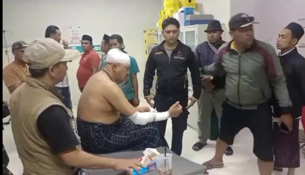 Kades Pakel, Gucialit, Lumajang Dikeroyok 15 Orang, Alami Luka Bacok dari Leher hingga Punggung