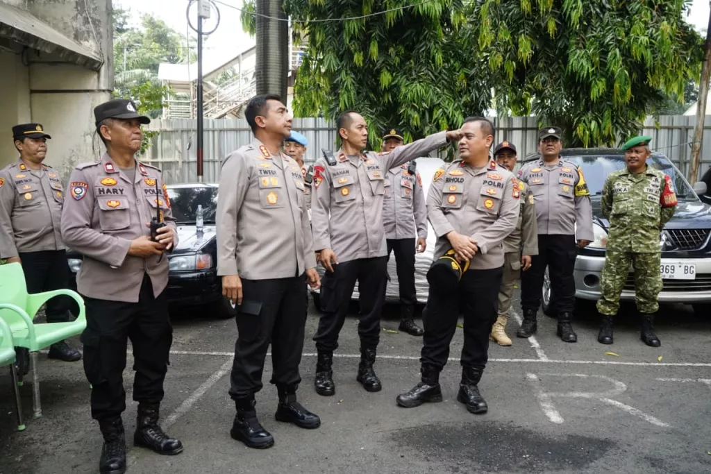 Kapolda Metro Jaya Tinjau Lokasi Kebakaran Aspol Kalideres, Berikan Dukungan kepada Anggota Terdampak