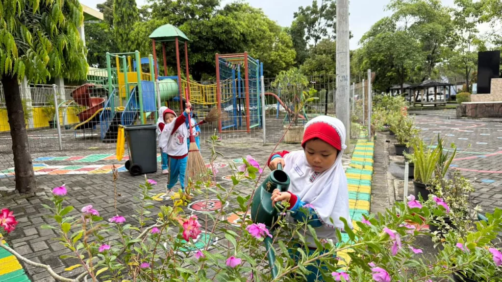 Rayakan Hari Bumi, KB-TK Al Muslim Sidoarjo Tanamkan Cinta Lingkungan Sejak Dini