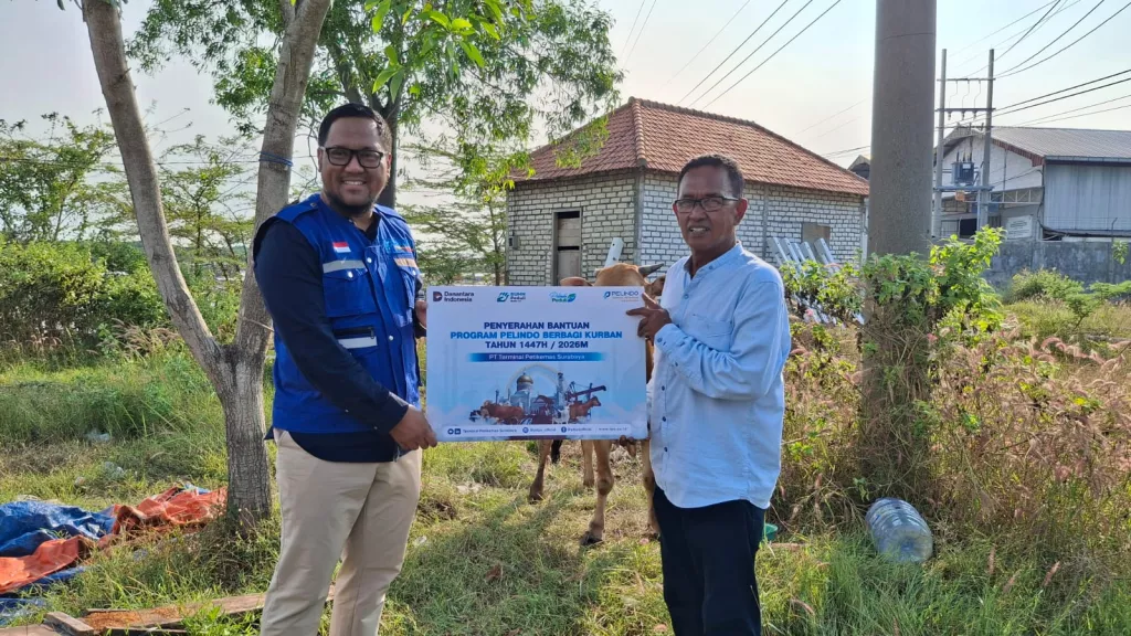 Penyerahan hewan kurban kepada Tokoh Masyarakat Desa Tajungan Kab. Bangkalan Madura