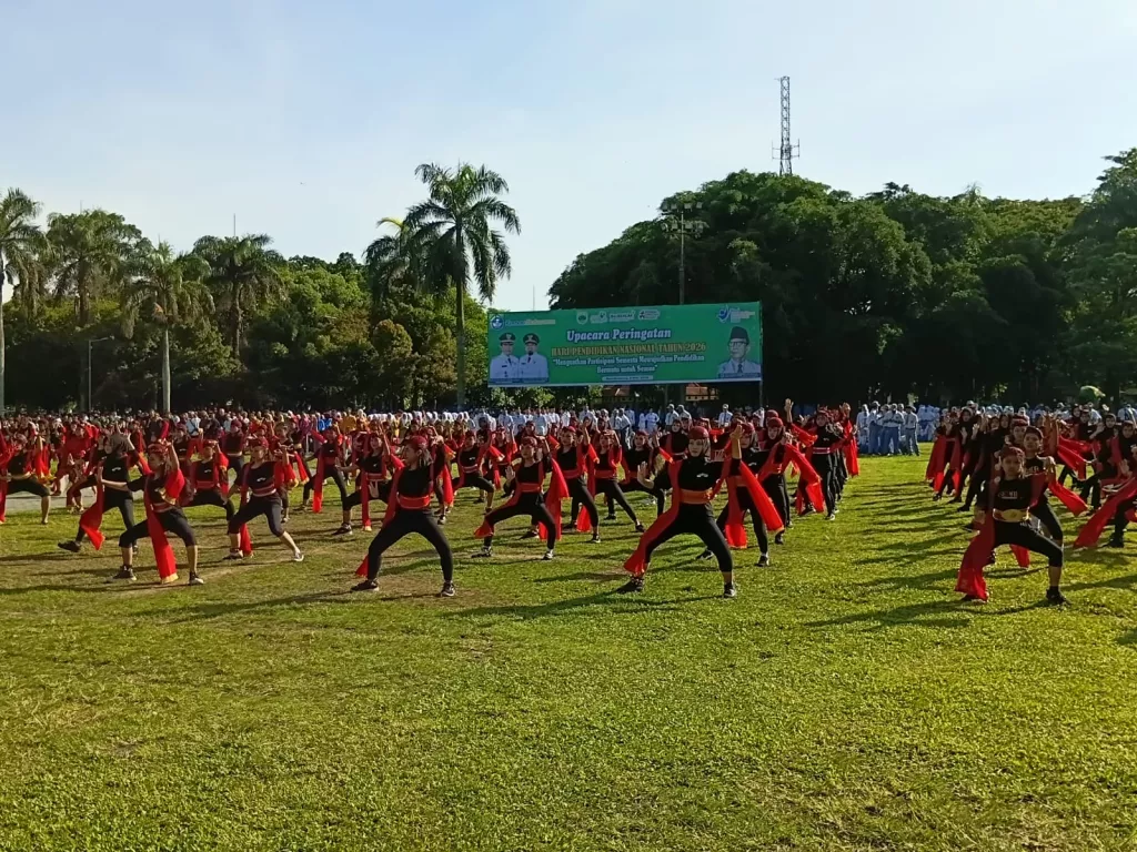 400 Pelajar Bondowoso Tampilkan Remo Sutinah di Hardiknas, Bupati Tekankan Pelesatarian Identitas Daerah