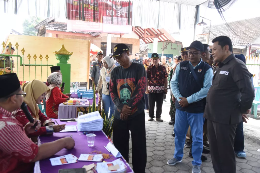 Bupati Subandi Tinjau Pilkades Serentak Sidoarjo, Tekankan Kondusivitas dan Pilkades Damai