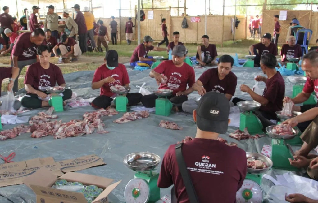 Di Balik Kurban Ponpes Al-Ishlah Bondowoso, 470 Panitia Bekerja Ikhlas Layani Ribuan Warga