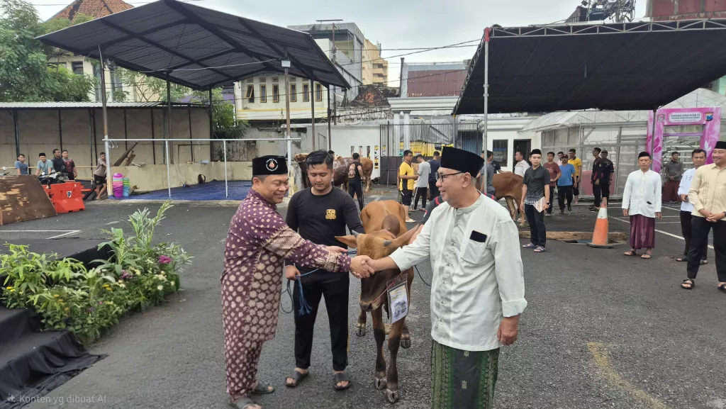 PCNU Surabaya Terima 13 Sapi Kurban, Masduki Toha: Jadi Simbol Kuatnya Ukhuwah