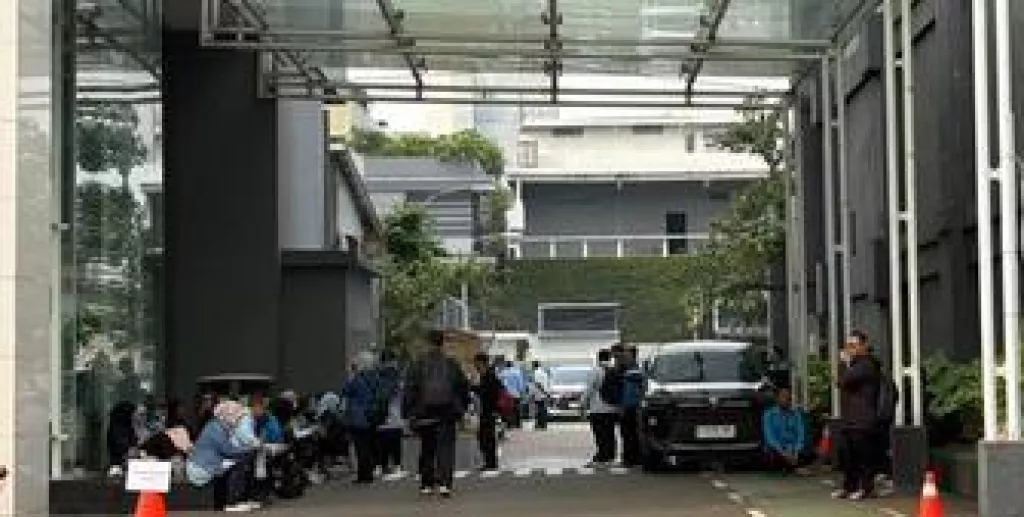 Kejagung Geledah Kantor BGN Sejak Dini Hari, Pegawai Tertahan di Luar Gedung
