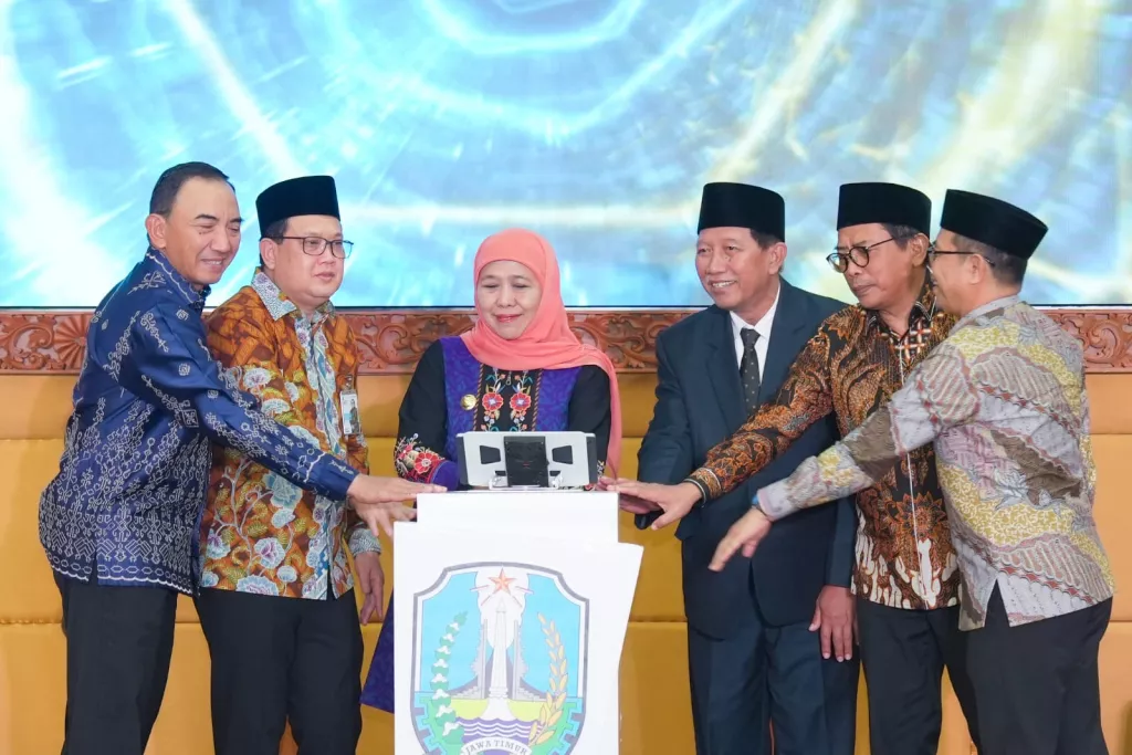 Khofifah Luncurkan Beasiswa LPPD Jatim 2026, Buka Akses Santri ke Program STEM hingga Al-Azhar Mesir