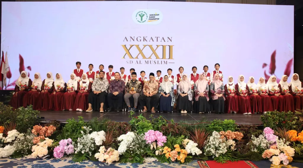 SD Al Muslim Lepas Angkatan XXXII, Kepala Sekolah Pesankan Pentingnya Ibadah dan Belajar