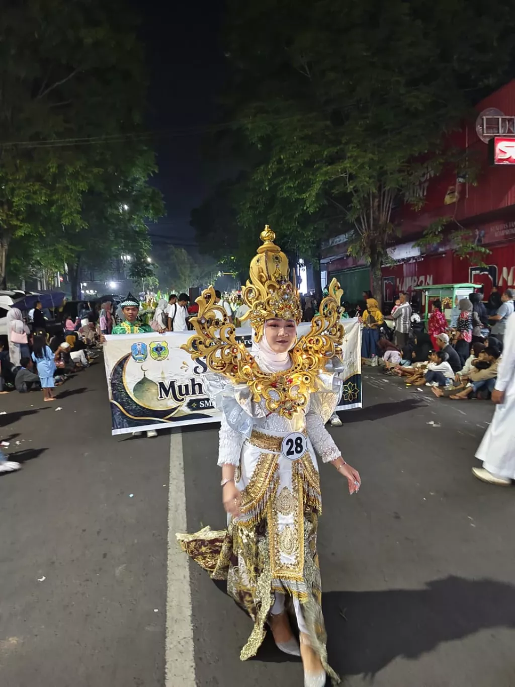 Cahaya Lampion Terangi Kota Bondowoso, Ratusan Pelajar Semarakkan Tahun Baru Islam 1448 H