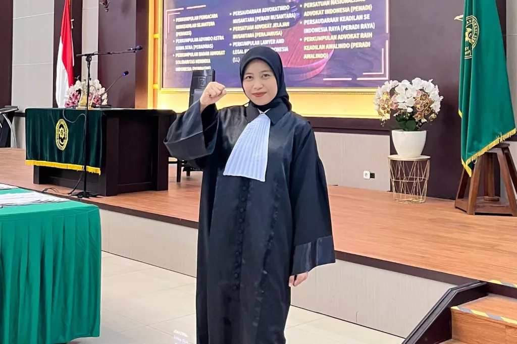 Inagatha Setyarahma Pangastuti: Berangkat Tanpa Peta, Pulang Bawa Gelar Advokat