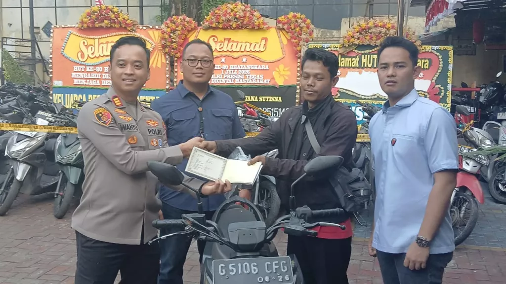 Polsek Tambora Kembalikan Motor Hasil Penyelundupan Kepada Korbanya