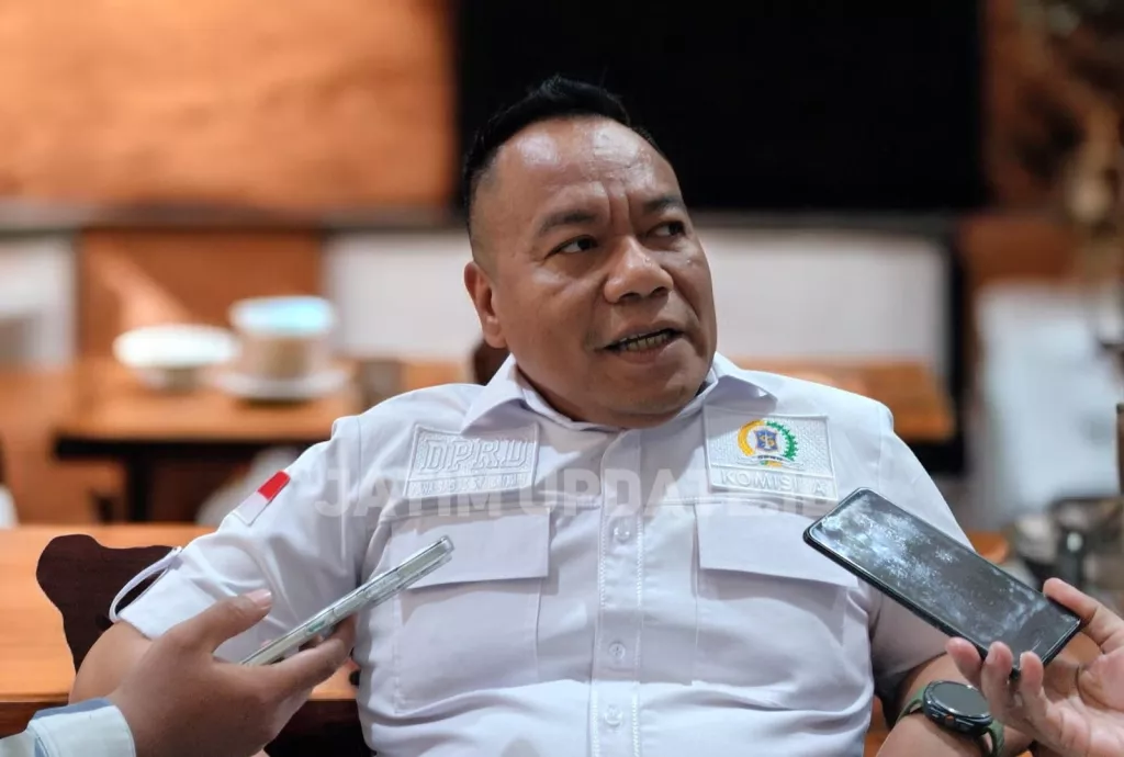 Agar Tak Berpolemik, Yona Minta Eri Terbitkan Perwali agar PKL Kedungdoro dan Genteng Punya Dasar Hukum