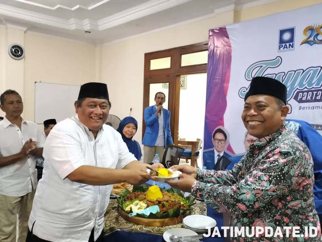 HUT ke-28 PAN, DPD Surabaya Ajak 28 Anak Yatim Rayakan Ulang Tahun Partai