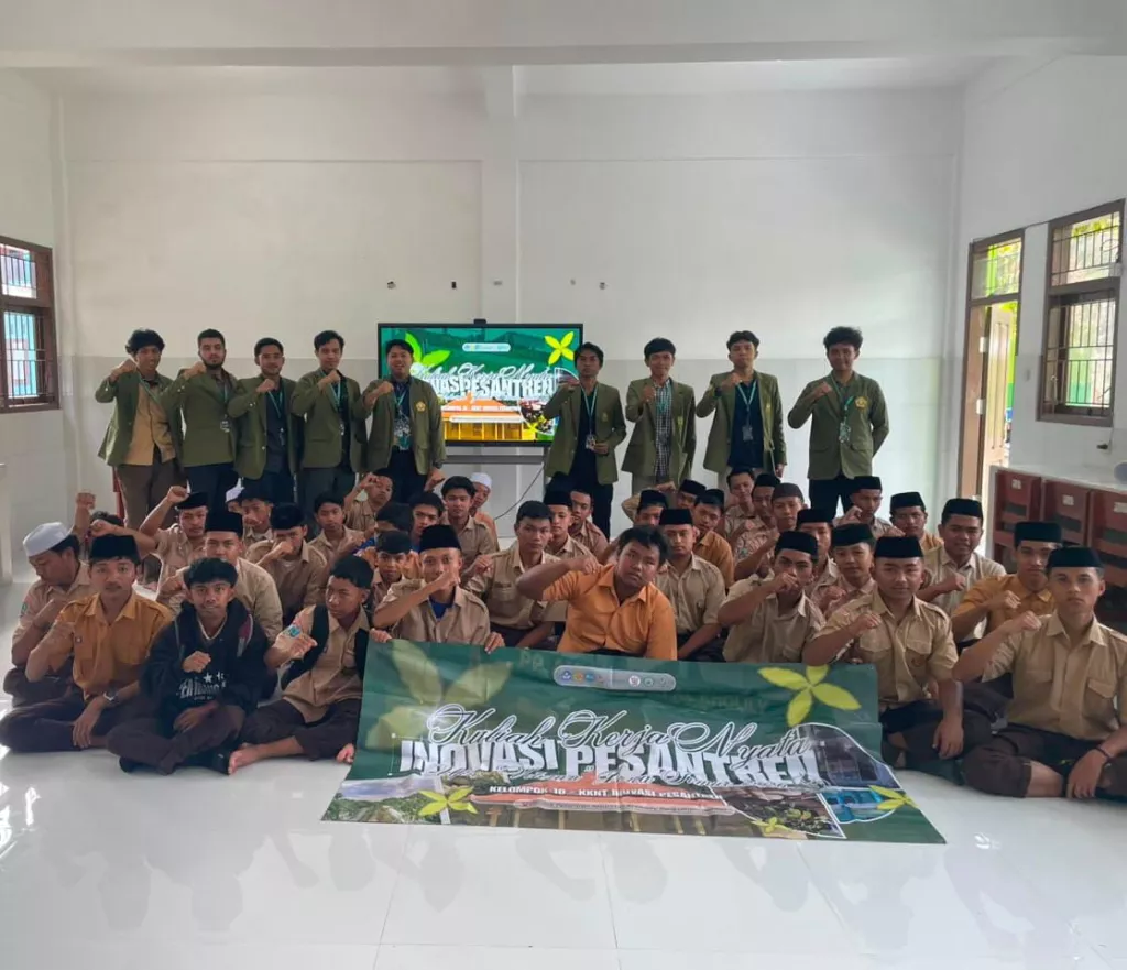 Sinergi Pesantren - Perguruan Tinggi, KKN Inovasi Pesantren UPNVJT Gelar Sosialisasi Karir di Ponpes Ahlul Irfan Jember
