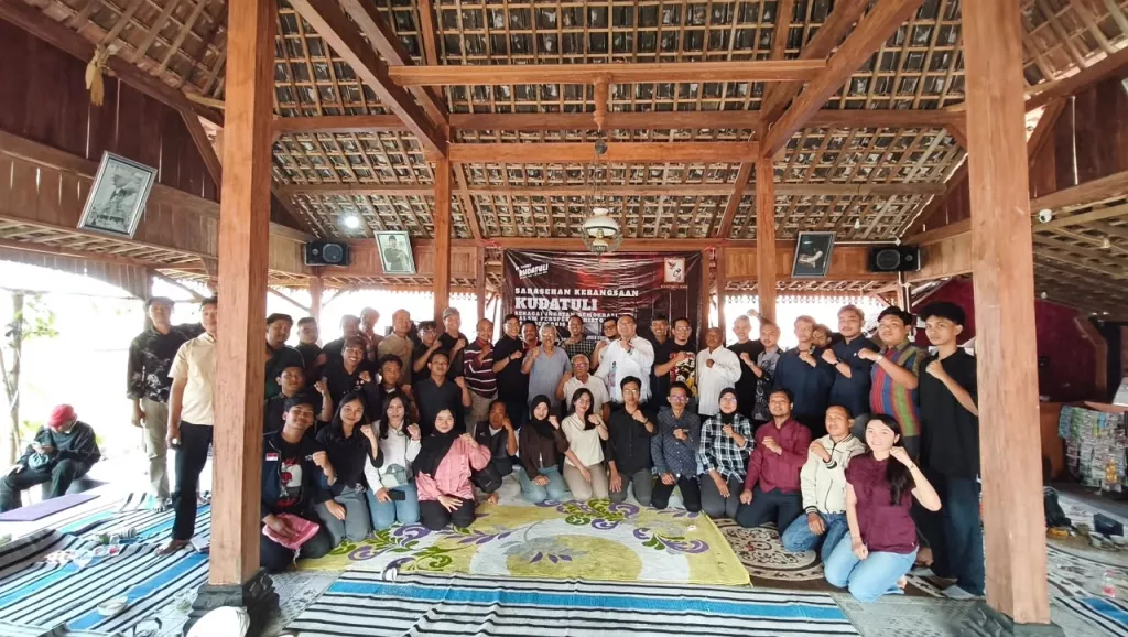 Mengunci Wadah, Membiakan Pembusukan: Dialektika Kudatuli dan Jebakan Demokrasi Tanpa Ideologi