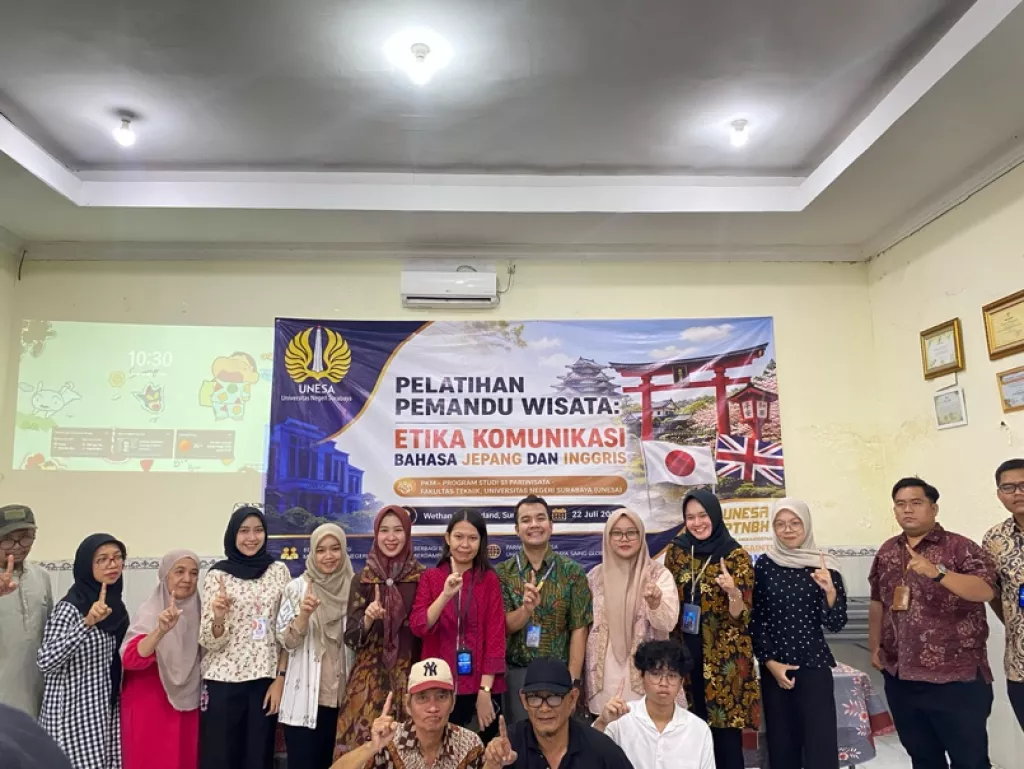 Tim PKM S1 Pariwisata UNESA Latih Warga Wethan Wonderland Jadi Pemandu Wisata Berbahasa Asing