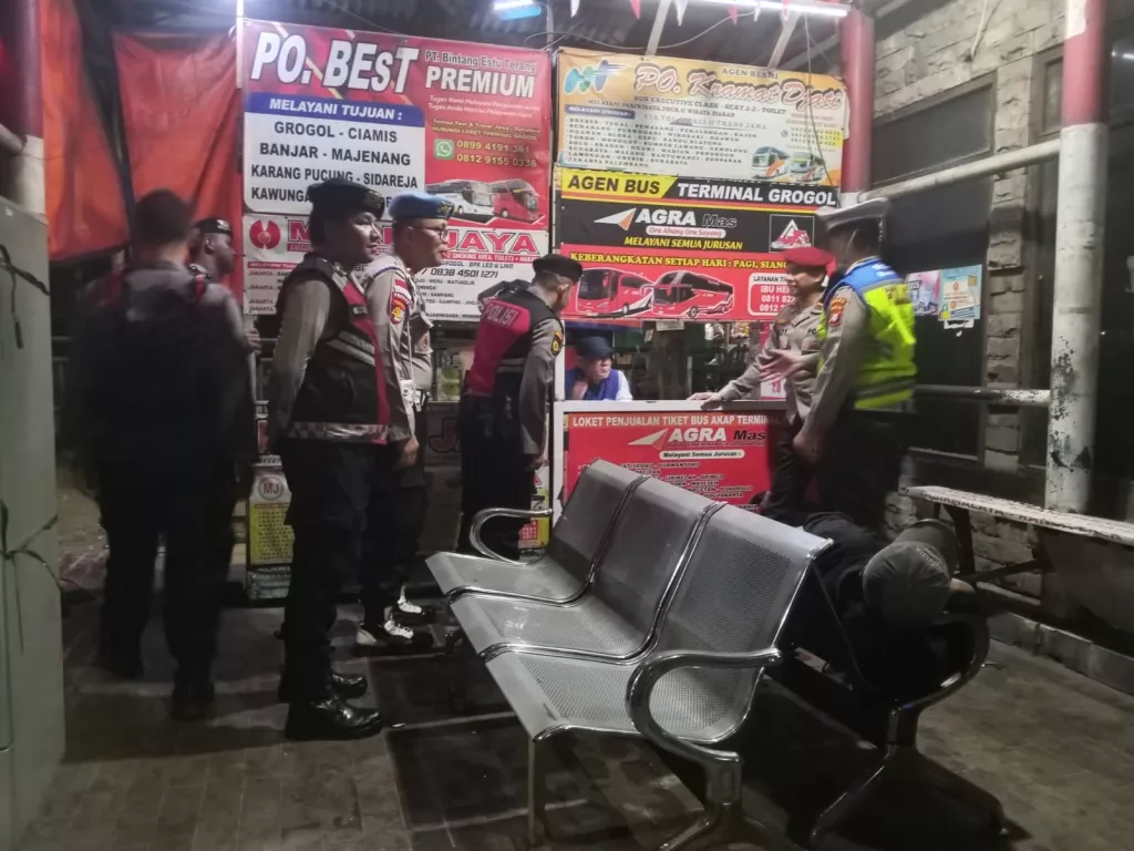 Cegah Kejahatan Jalanan, Polres Jakbar Gelar Razia dan Patroli Skala Sedang hingga Dini Hari