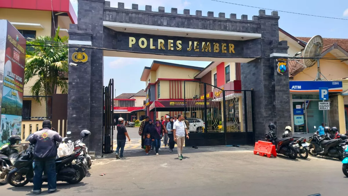 Bansos Jatimulyo Diduga Tak Tepat Sasaran: Laskar Jahanam Bawa Dua Warga ke Polres Jember