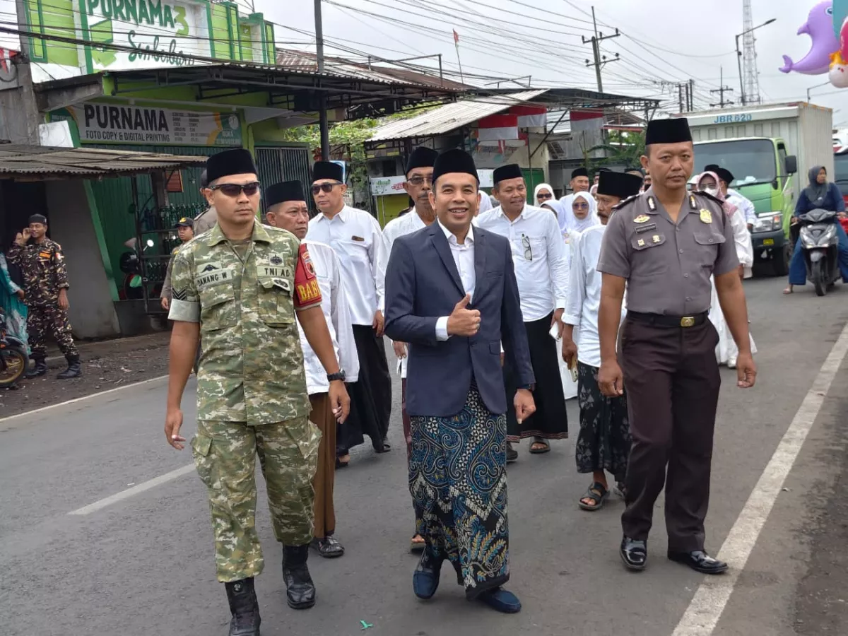 Peringatan Hari Santri Nasional di Sumberbaru: 2.000 Peserta hingga Marching Band SDN 01 Rowotengah Meriahkan Acara