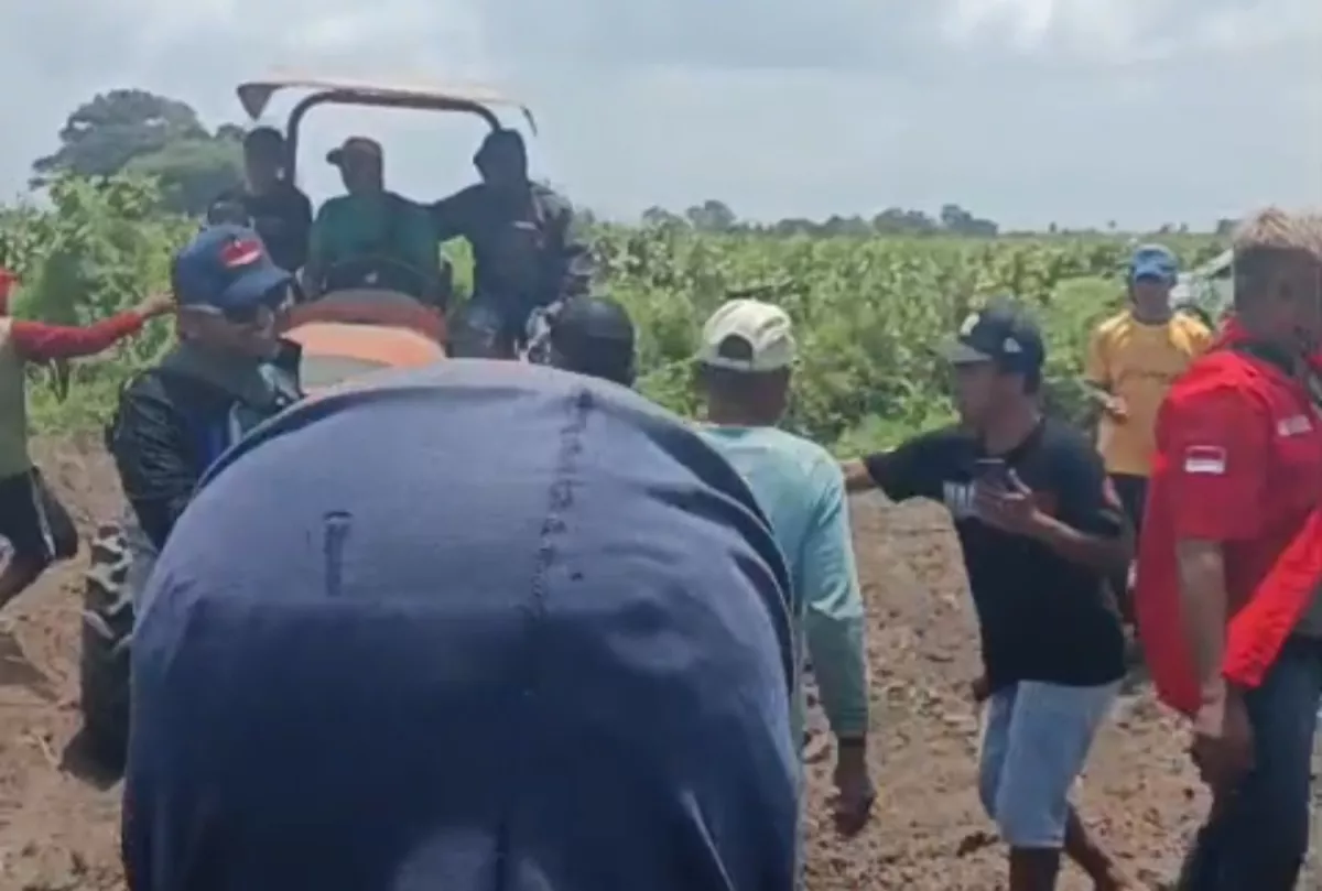 Upaya Penguasaan Lahan di Gumukmas Dihadang Puluhan Petani 