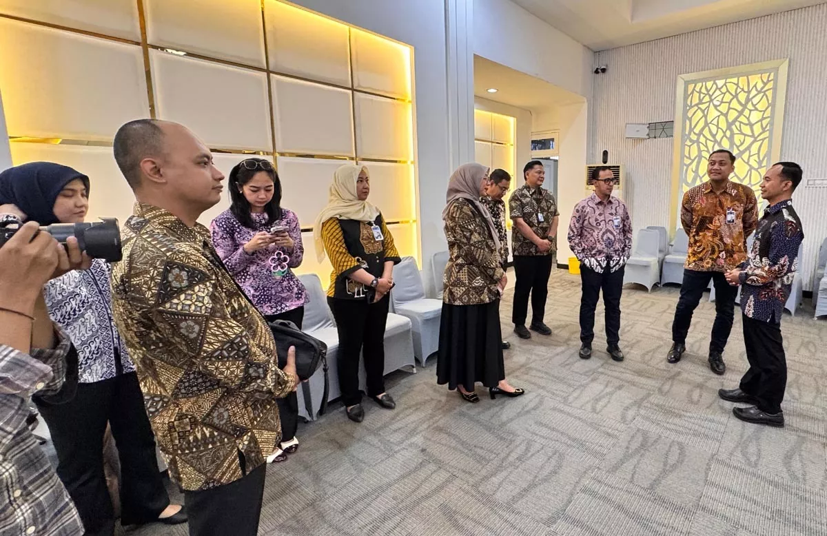 Perkuat Sinergi Pendidikan, BRI BO Surabaya Rajawali Berikan Videotron ke LLDIKTI VII