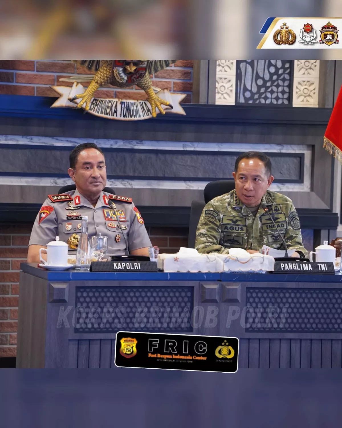 Kapolri Jendral Suyudi Ario Seto (kanan) bersama Panglima TNI Agus Subiyanto.