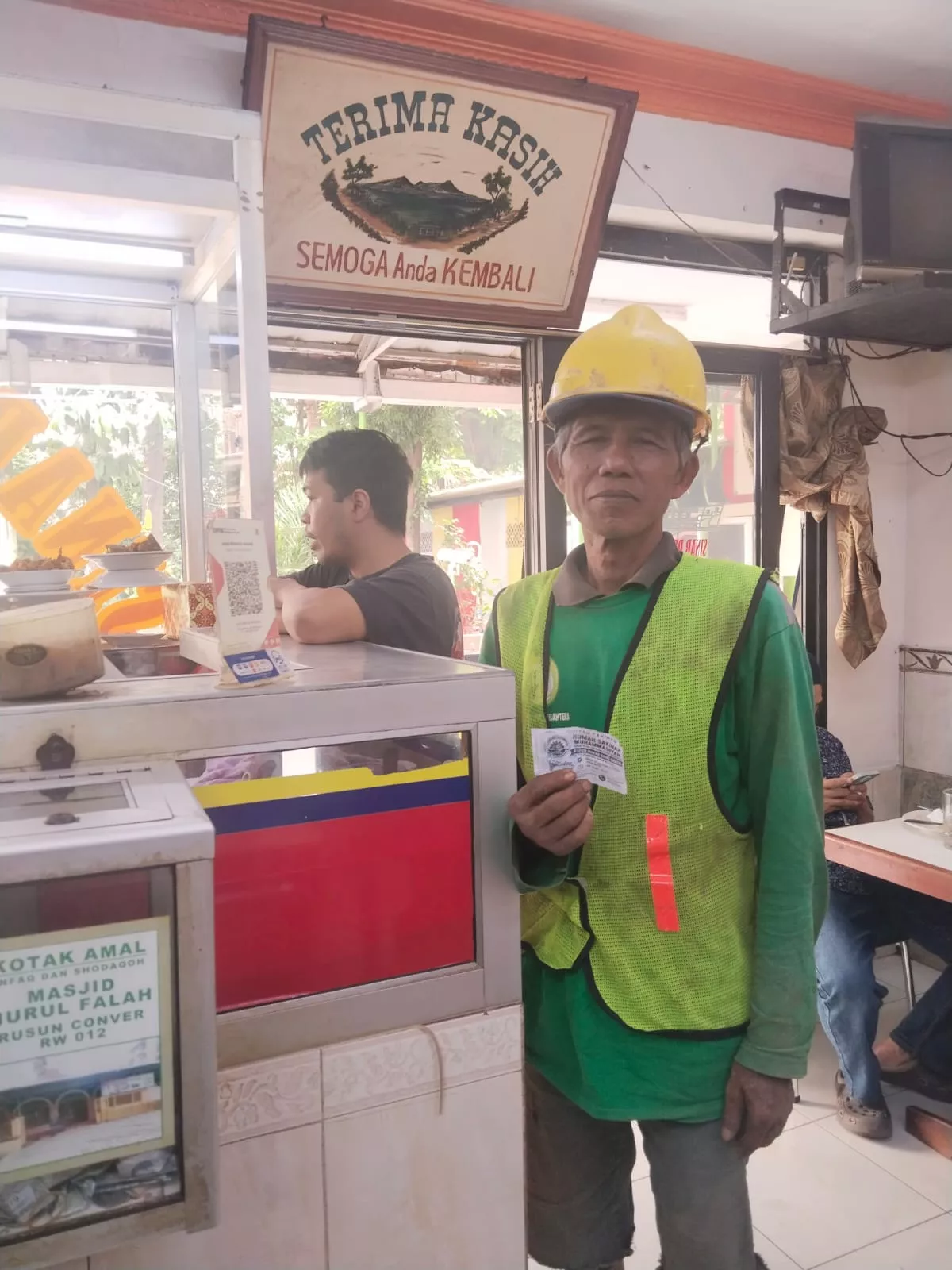 'Kok Beda Yah, Jumat Berkah Dengan Makan di Restoran Nasi Padang'