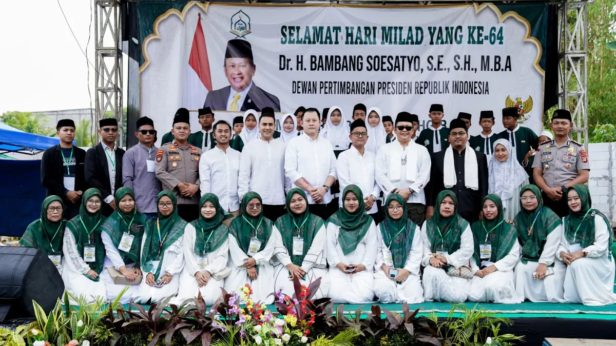 Bamsoet Wakafkan Al Qur'an dan Santuni Ratusan Santri Anak Yatim di Banten