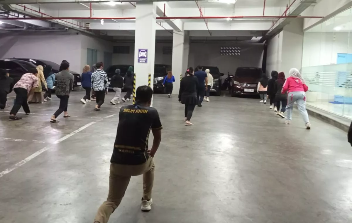 ⁠BRI Kapas Krampung Gelar Zumba, Dorong Gaya Hidup Sehat Pekerja